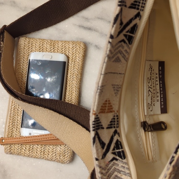 SUN & SAND CROSSBODY BAG and matching zip pouch - Picture 5 of 8